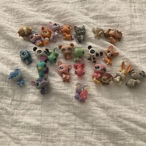 Lot of 25 Littlest Pet Shop Pets